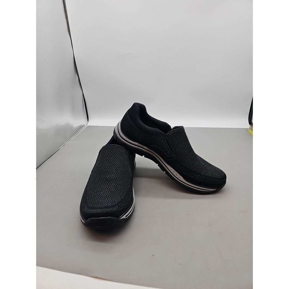 NEW Skechers Ultra Go Black Slip On Sz‎ 9 Air Cooled GOGA MAT Trainer New